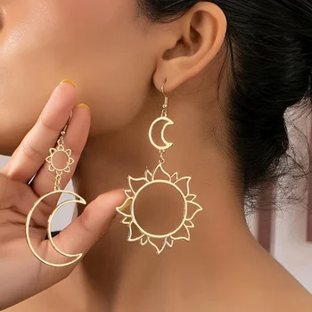 Креативные асимметричные серьги с золотым Солнцем и Луной на крючках для женщин, подарки для подружек, новинка 2023 года В дизайне, модные простые украшения