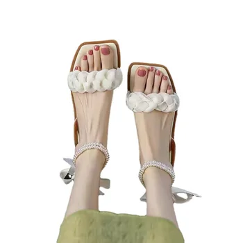 Модные повседневные женские сандалии с квадратным носком в стиле ретро 2023, летние новые женские однотонные сандалии на низком каблуке с мягкой подошвой и жемчугом