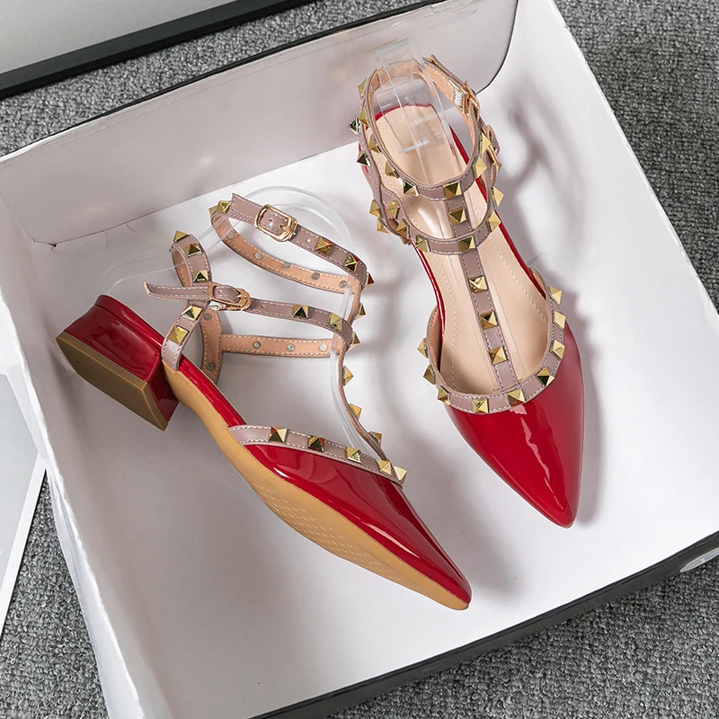 Летние женские босоножки на высоком каблуке, модный брендовый дизайн, красная повседневная обувь с острыми заклепками, Большие размеры 41-43 2