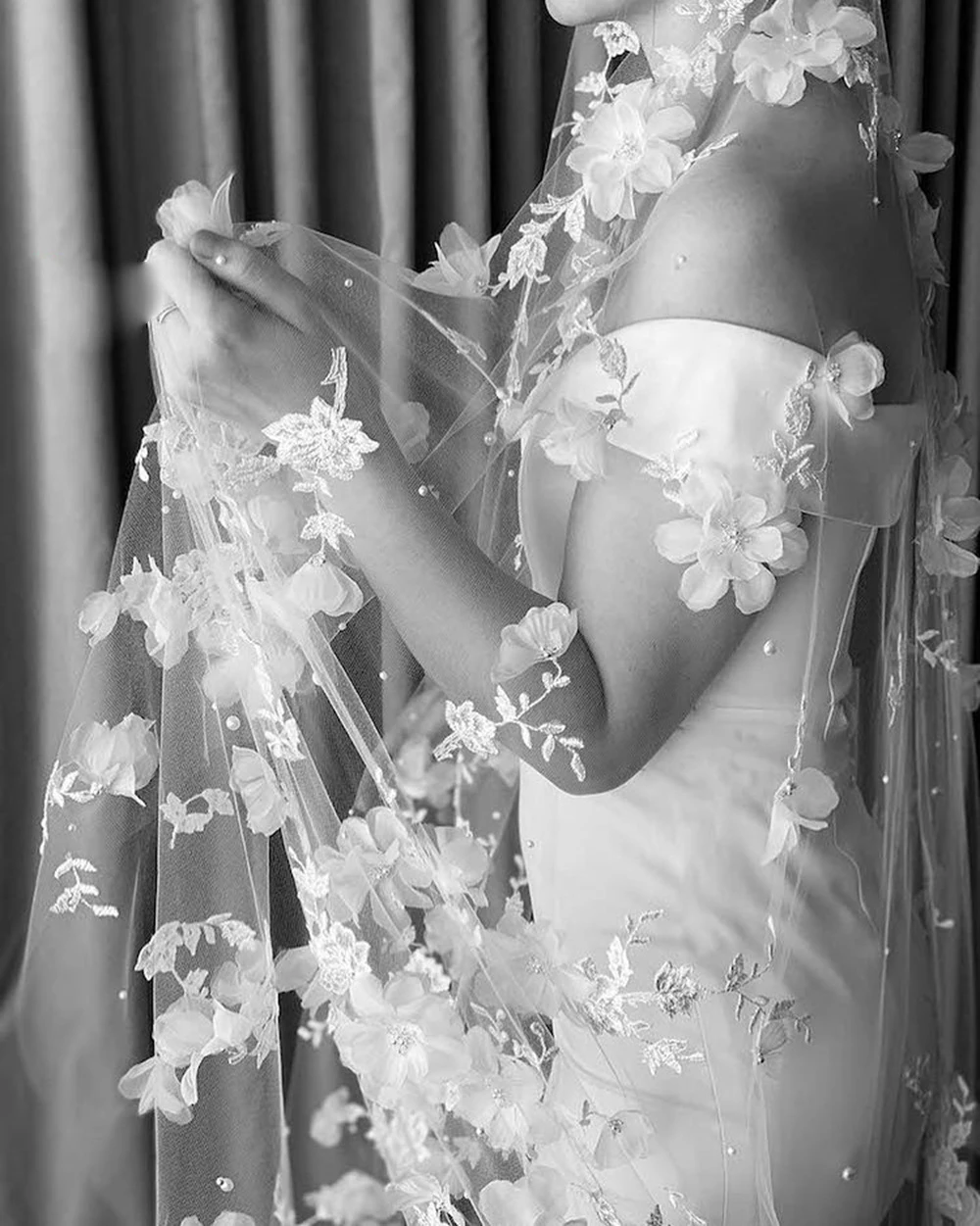 Романтические кружевные свадебные вуали с прекрасными 3D цветами, длинная фата с гребнем ZV064 2
